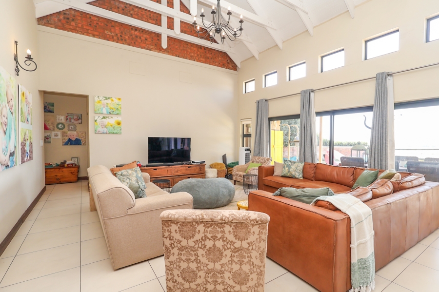 To Let 4 Bedroom Property for Rent in The Coves North West